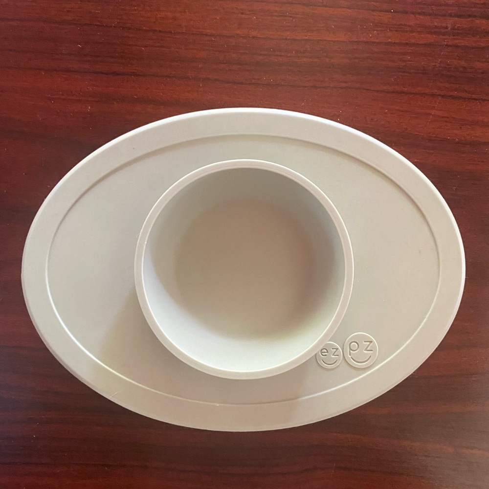 Ezpz Tiny Bowl w/ Lid